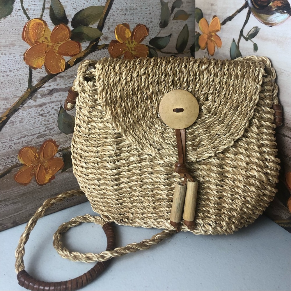 VTG G.H.Bass & Co. Straw Crossbody Bag Wood Accent